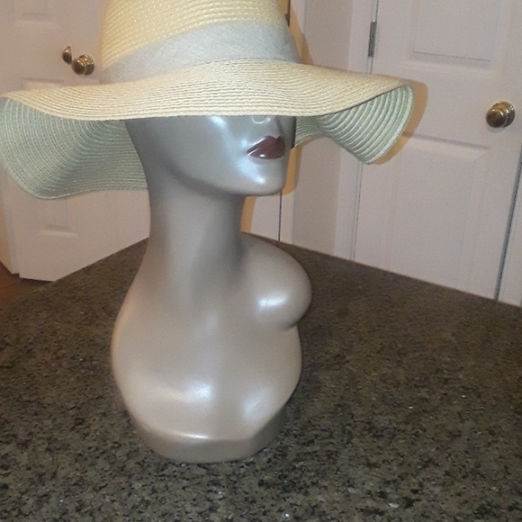 Loft straw hat